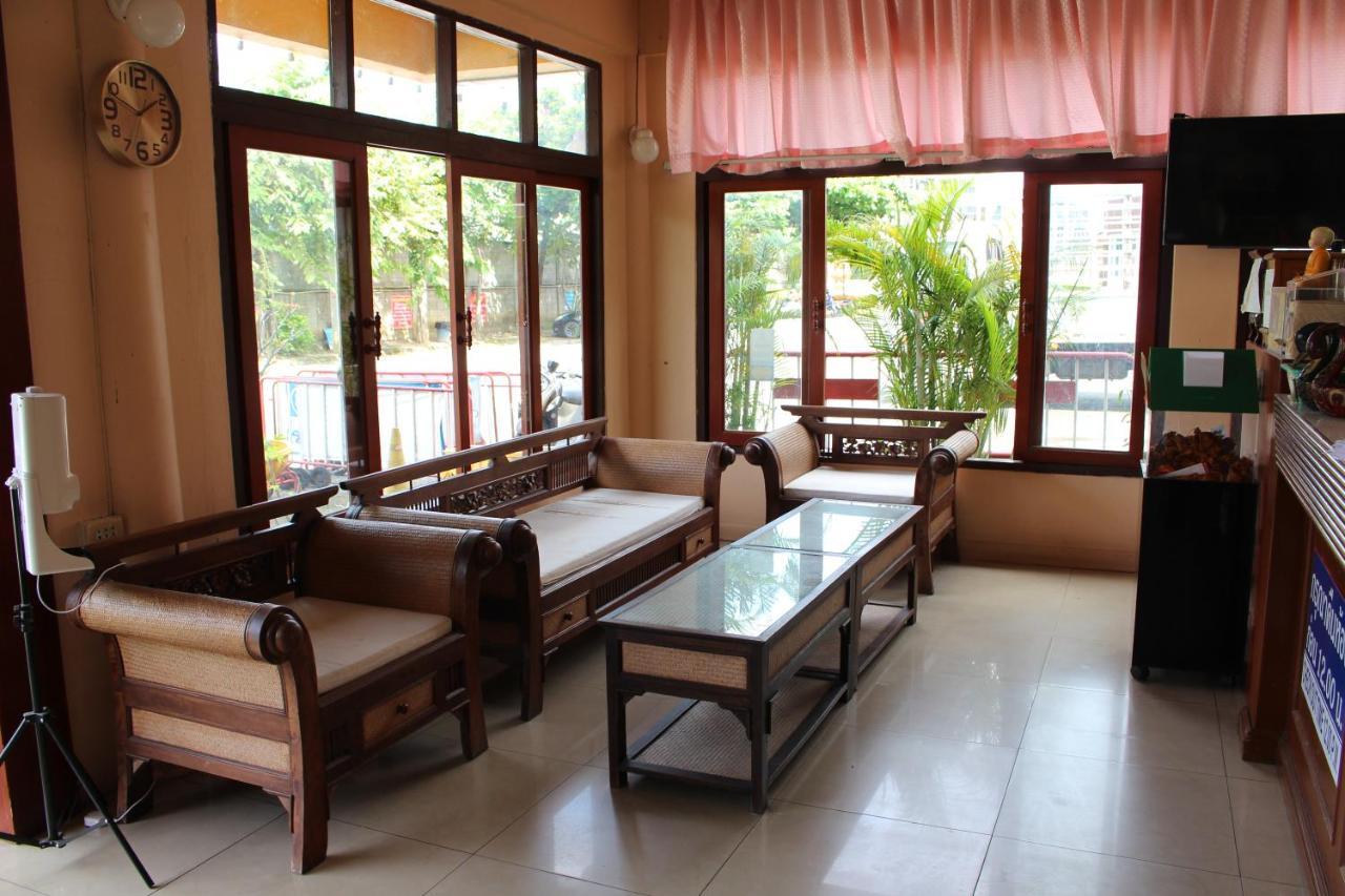 Oyo 75409 Premium The Family Hotel Chiang Mai Esterno foto