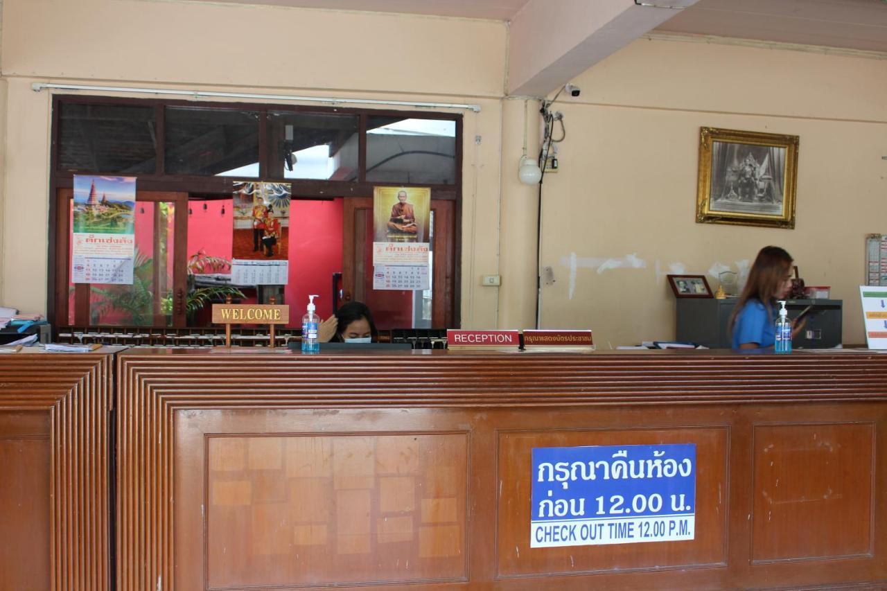 Oyo 75409 Premium The Family Hotel Chiang Mai Esterno foto