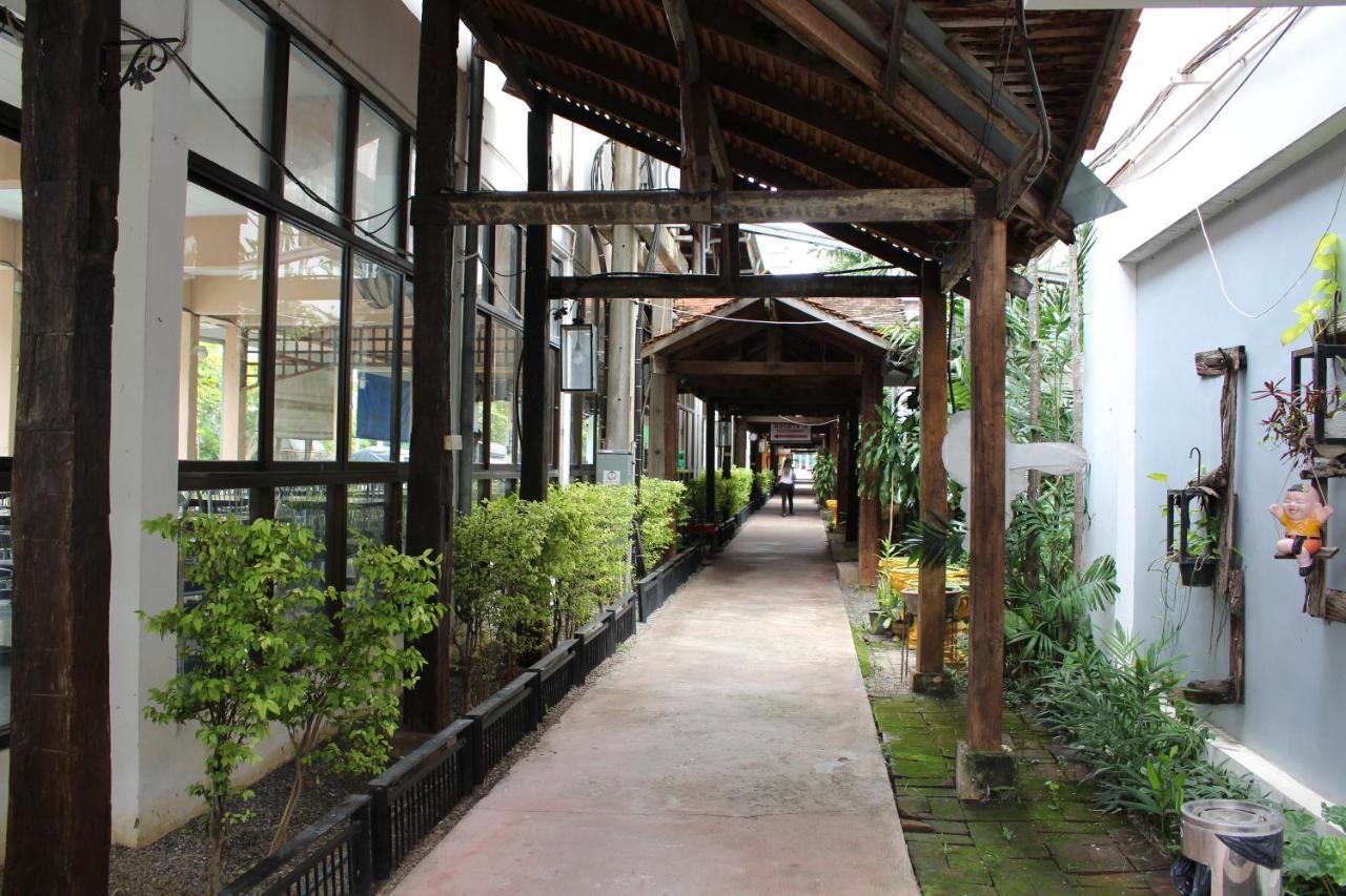 Oyo 75409 Premium The Family Hotel Chiang Mai Esterno foto