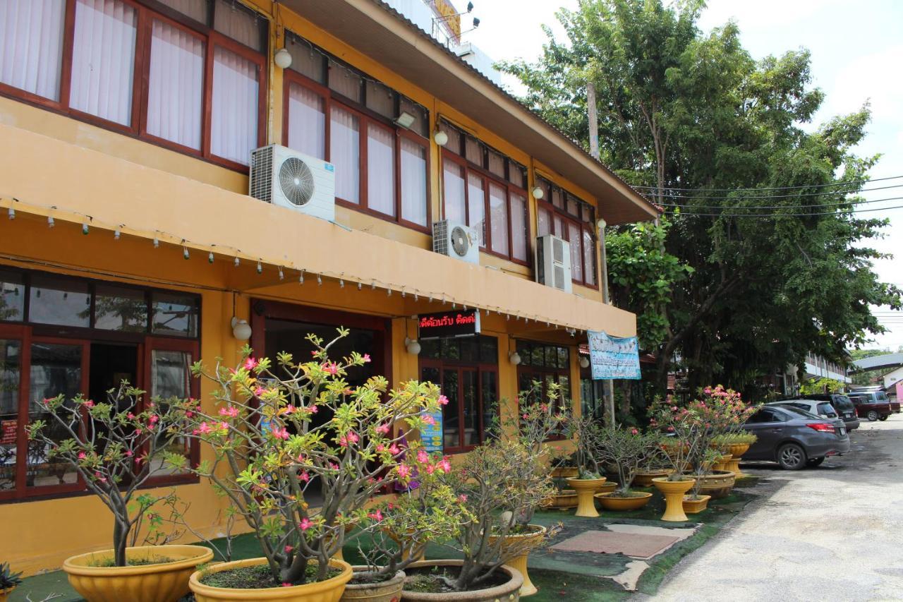 Oyo 75409 Premium The Family Hotel Chiang Mai Esterno foto
