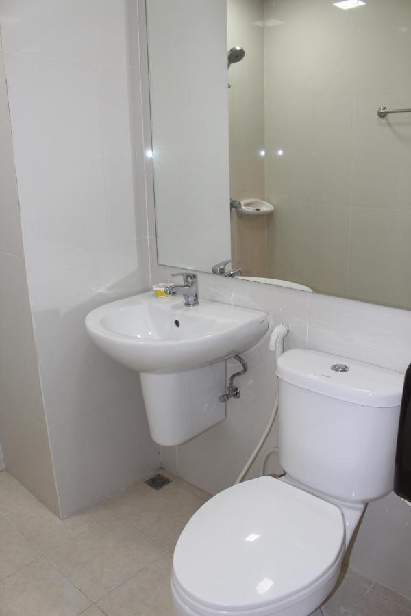Oyo 75409 Premium The Family Hotel Chiang Mai Esterno foto